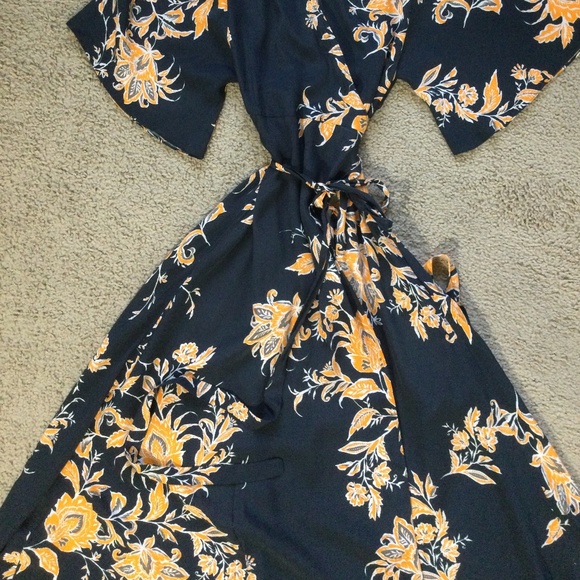 Zara Flutter Sleeve Wrap Dress - Picture 4 of 9